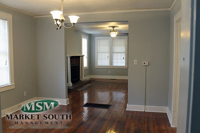 Building Photo - 7 E Victory Dr