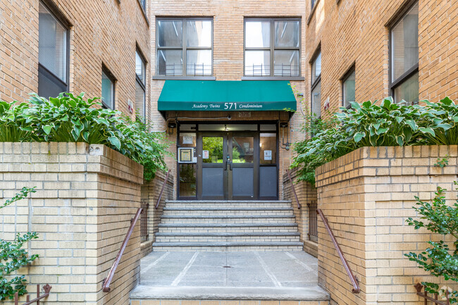 Foto del edificio - Academy Twins Condominium