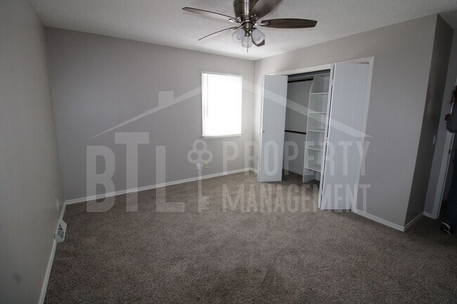 Foto del edificio - 140 Dandelion Ct