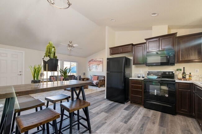 Foto del edificio - Remodeled Modern 3 Bed/2 Bath National City -MOVE IN PROMOTION!