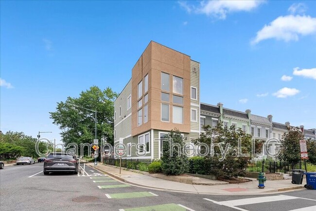 Building Photo - 471 Luray Pl NW
