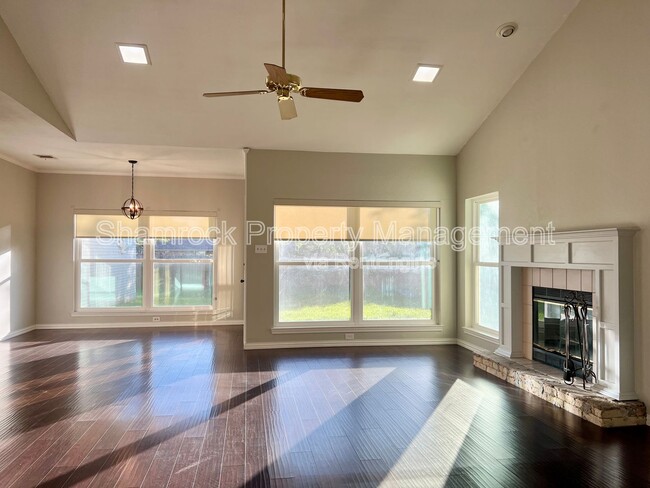 Building Photo - 208 Bonham Dr