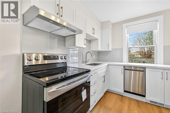 Building Photo - 441 Ottawa St N