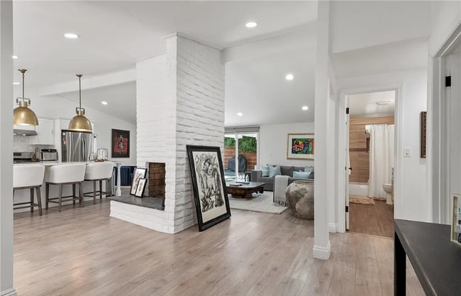 Building Photo - 201 Hanover Dr