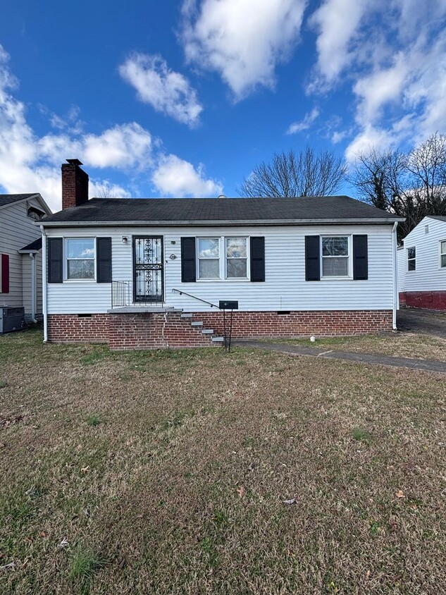 Primary Photo - Cozy Cottage ready to rent!!