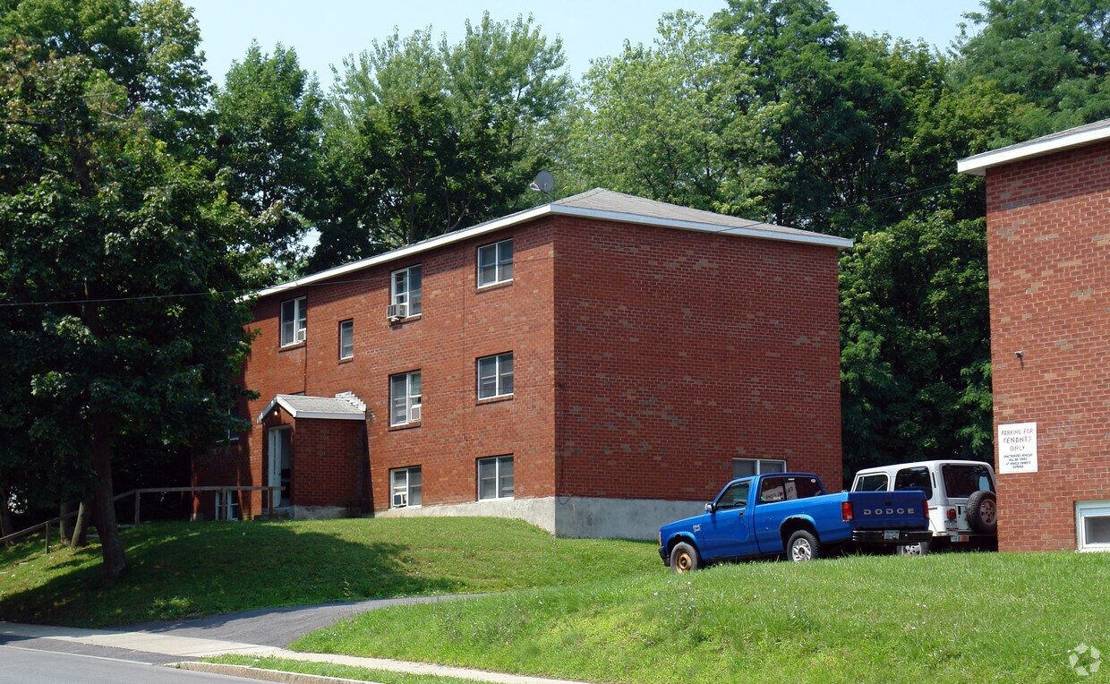 Foto del edificio - 643-651 Providence St