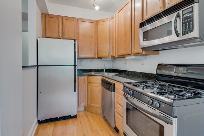 Foto del edificio - 6812 N Wayne Ave
