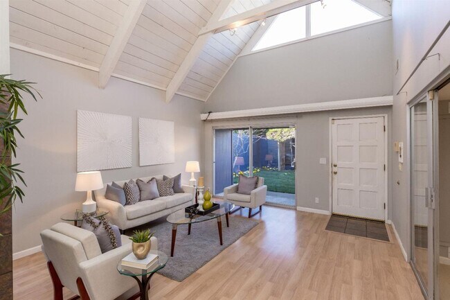 Foto del edificio - Bright and Airy Sunnyvale Home with Updated Bathrooms and Private Yard