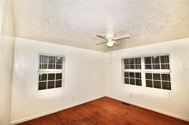 Building Photo - 2000 E Alameda St