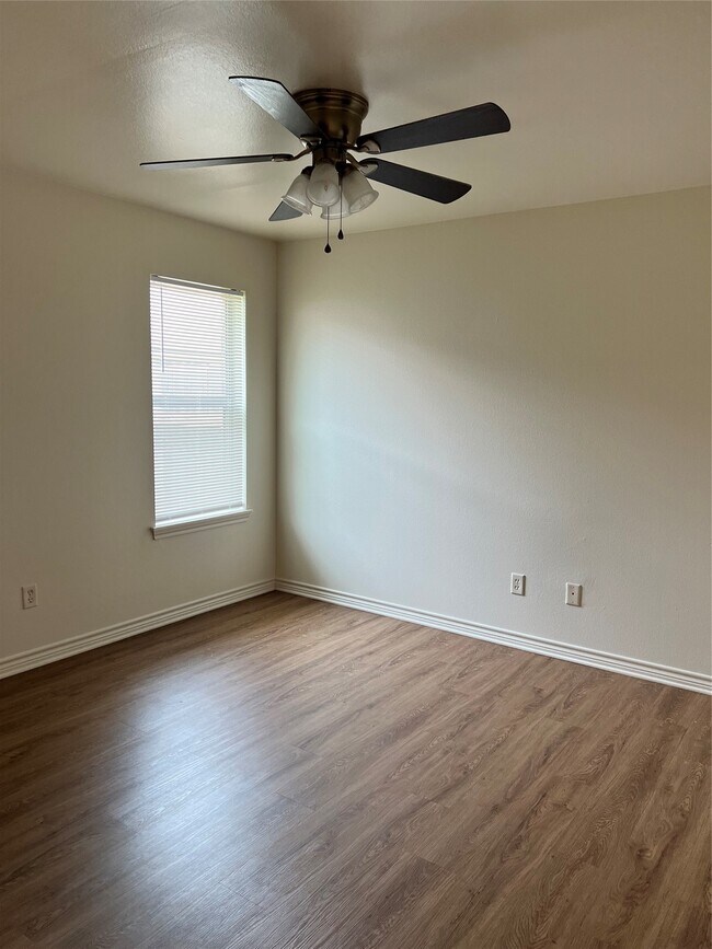 Foto del edificio - 717 N Marshall Ln