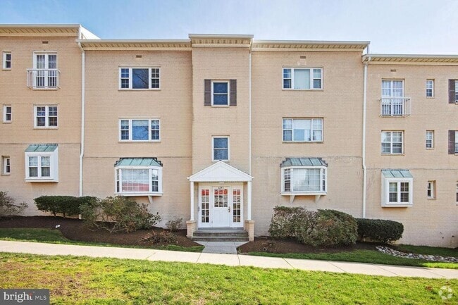 Building Photo - 6243 Wilson Blvd