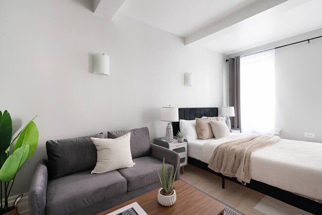 Building Photo - 240 W 73rd St