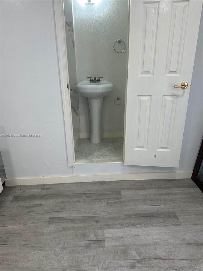Foto del edificio - 8480 NW 14th St
