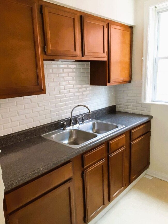 Foto del edificio - 4960-4962 Fyler Ave