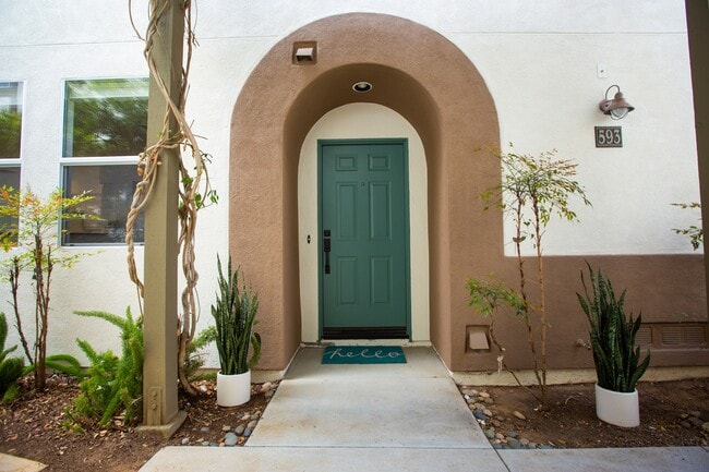 Building Photo - 593 Sweet Pea Pl