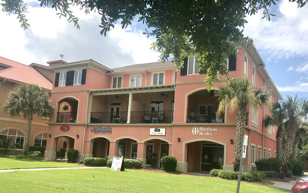 10 Johnston Way, Bluffton, SC 29910 Townhome Rentals in Bluffton SC