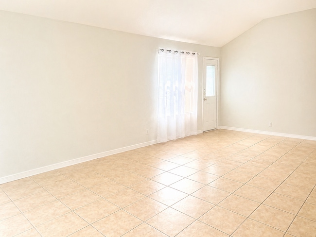 Building Photo - 2107 Charleston Ct