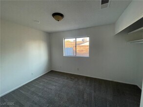 Building Photo - 1306 Esther Dr
