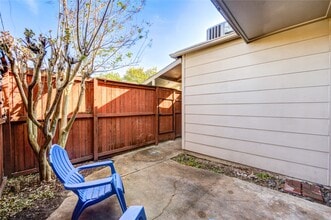 Building Photo - 940 Wycliffe Dr