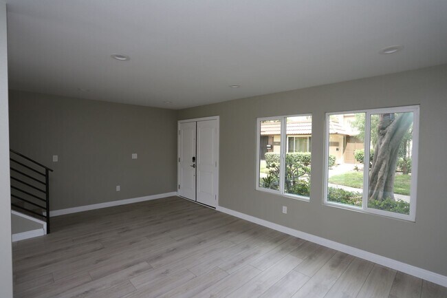 Foto del edificio - 1409 N Roundtree Ln