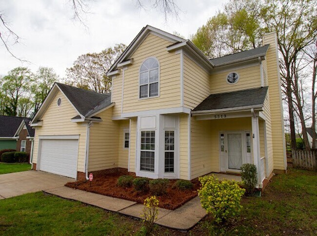 Building Photo - Desirable Home in Charlotte!