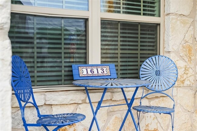 Building Photo - 1613 Airedale Rd