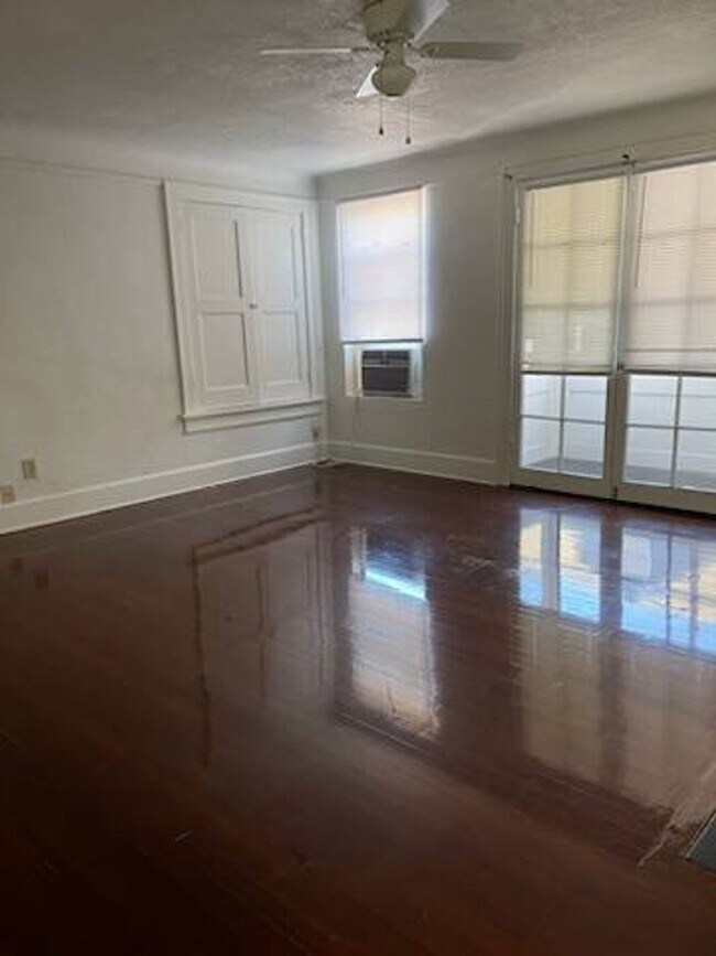 Foto del edificio - 436 E Park Ave