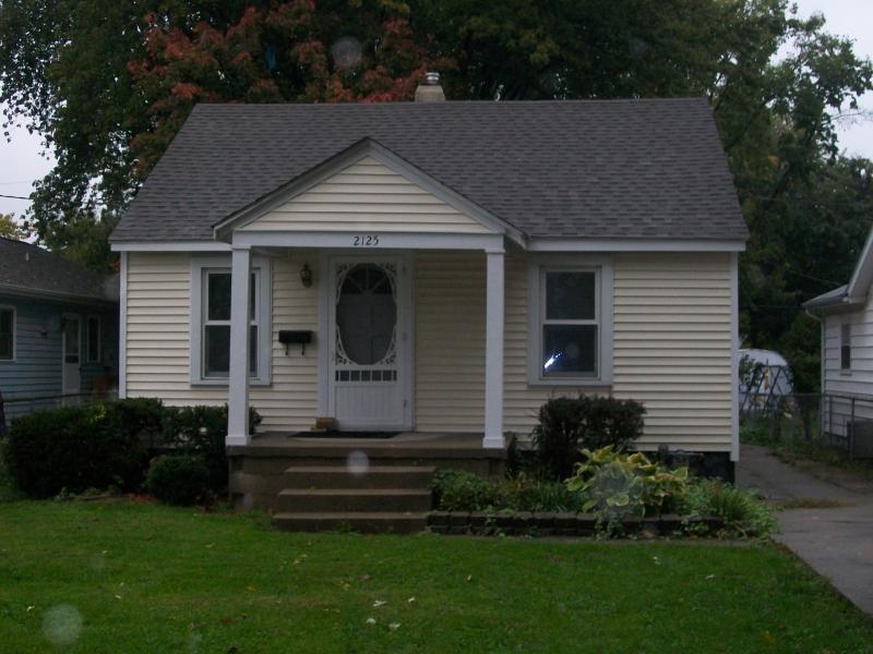 Primary Photo - 2125 E Grandview Ave