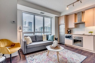 Building Photo - 315 Front St W