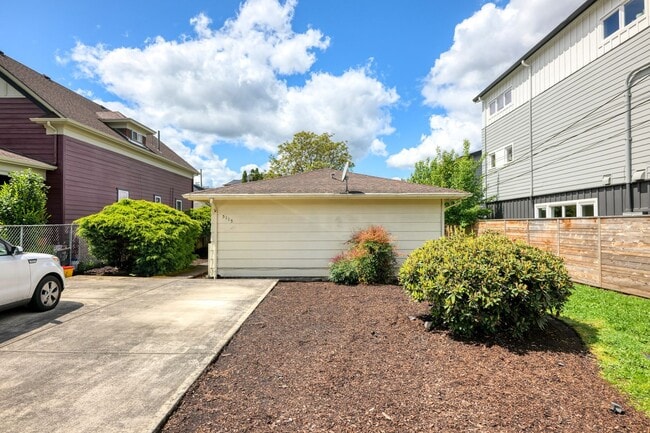 Updated 2 Bedroom, 1 Bathroom Duplex in the Heart of North Portland - Updated 2 Bedroom, 1 Bathroom Duplex in the Heart of North Portland Apartment