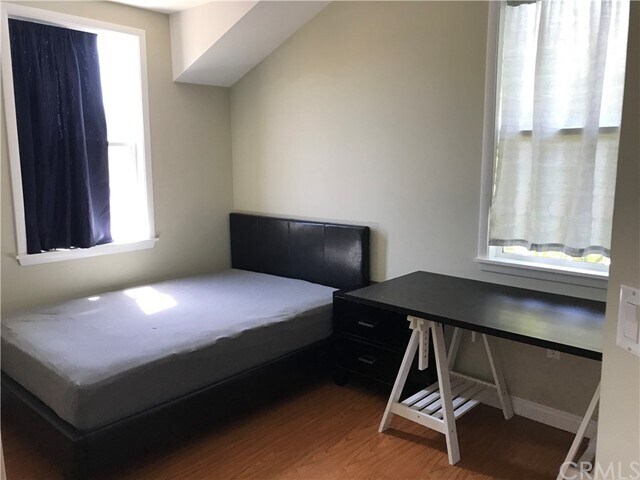 Foto del edificio - 83 N Meridith Ave