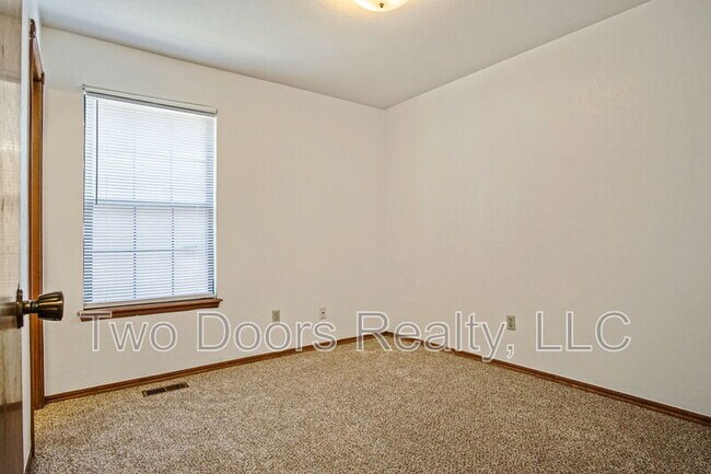 Foto del edificio - 8910 Oak Valley Dr