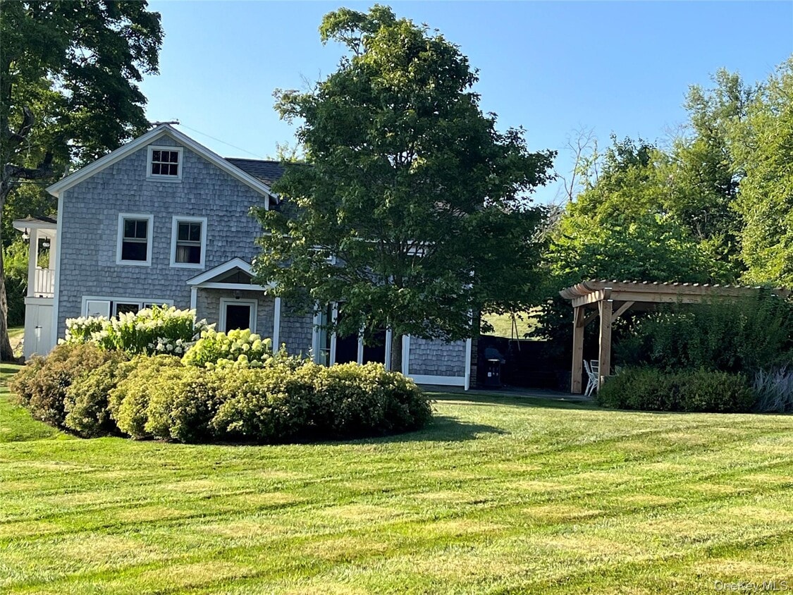 Building Photo - 314 Schoolhouse Rd
