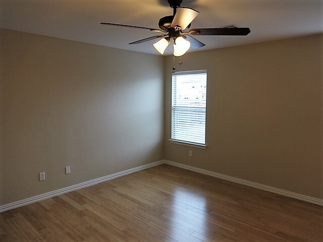 Building Photo - 317 Phillips St