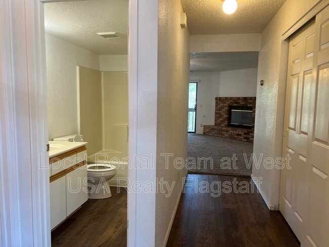 Building Photo - 2721 N Walnut Hills Dr