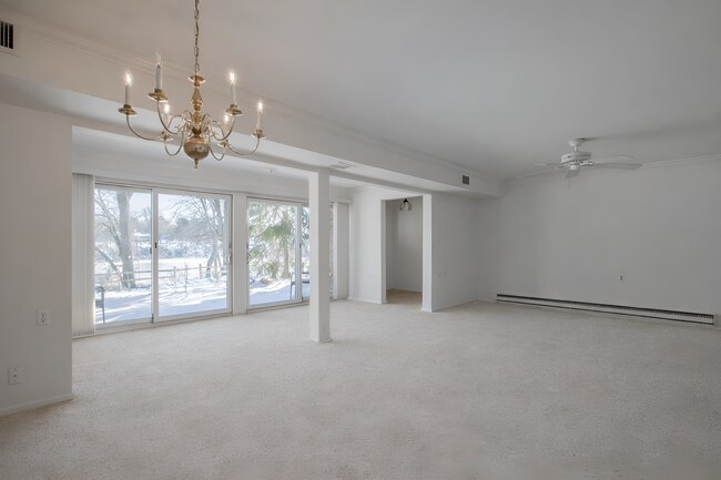 Building Photo - 24 Danbury Ct