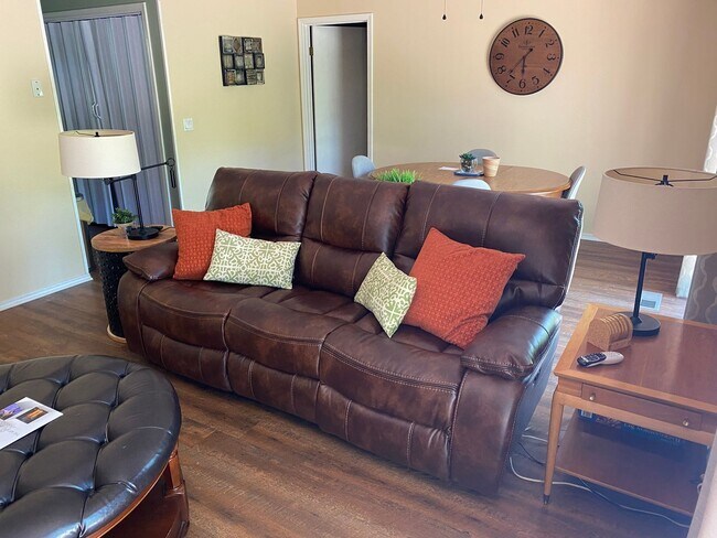 Foto del edificio - West Gate Area | Home | Furnished