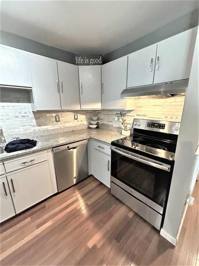 2 Kinney Ave Unit 6, Old Orchard Beach, ME 04064 Condo for Rent in Old Orchard Beach, ME