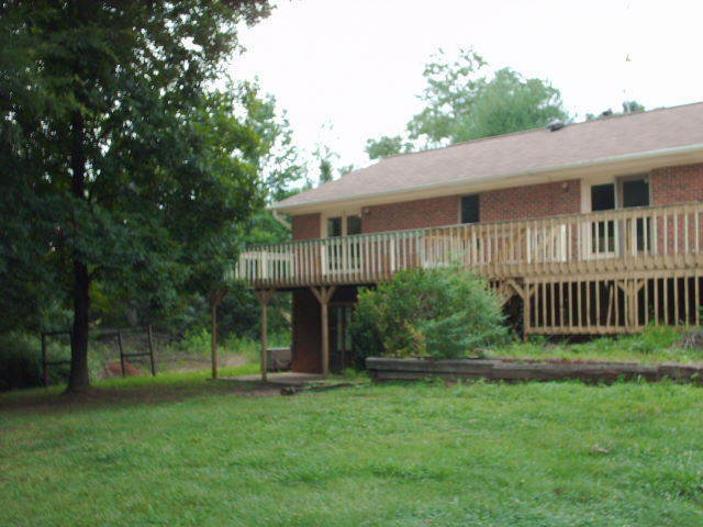 Building Photo - Lovely Brick Home in Country Setting