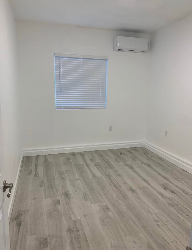 Foto del edificio - 6 W 4th St