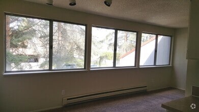 Building Photo - 379 N 29th Ave