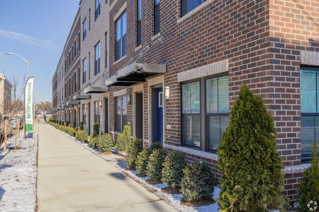 Foto del edificio - Newly Constructed 3bed/3.5 bath Townhome available now!