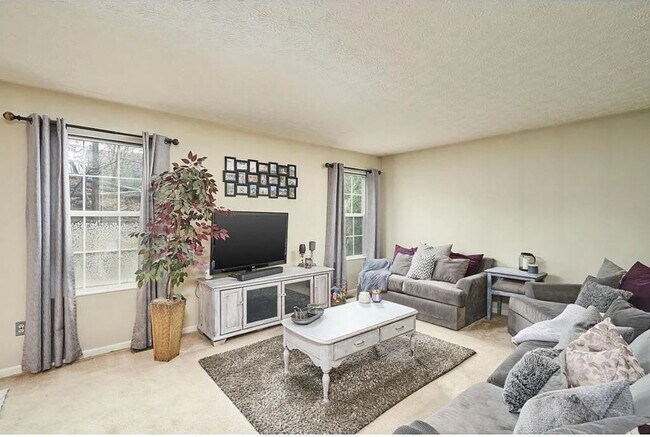 Building Photo - 3 bedroom 2.5 bath single family home