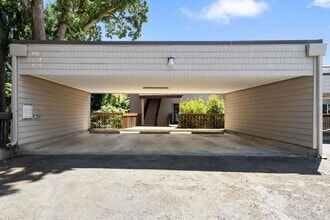 Building Photo - 7559 N Edgewater Ave