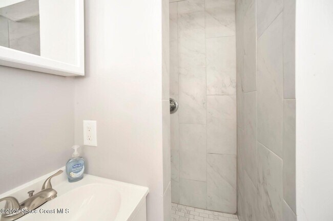 Foto del edificio - 1420 Avocado Ave