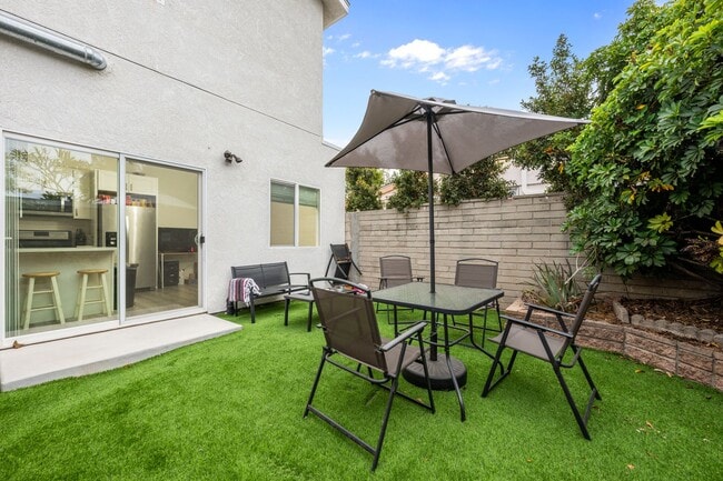 Foto del edificio - Spacious master bedroom!