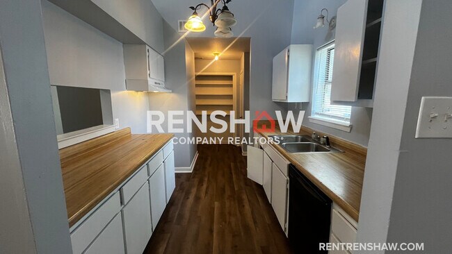 Foto del edificio - 4396 Sherrycrest Cove