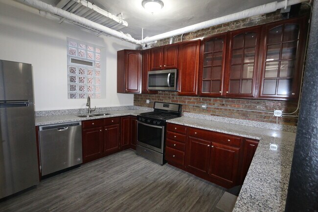 Building Photo - 937 E 54th Pl