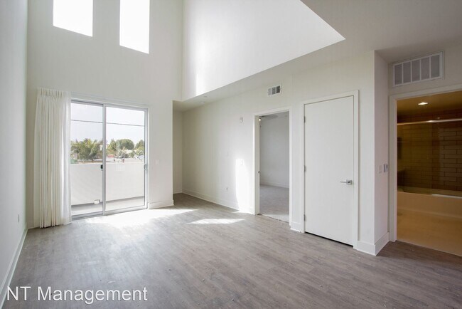 Foto del edificio - 3 br, 2 bath Apartment - 11929 Courtleigh ...