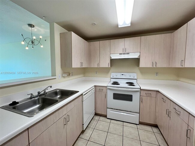 Building Photo - 50 Menores Ave